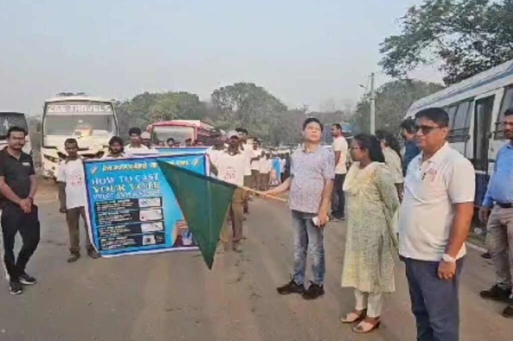 Dhanbad नगर आयुक्त ने दिखाई हरि झंडी 
