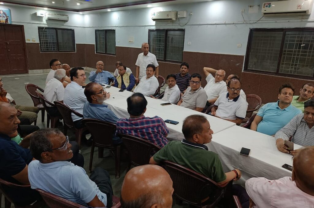 Dhanbad के अग्रसेन भवन में बैठक करते मारवाड़ी सम्मलेन 