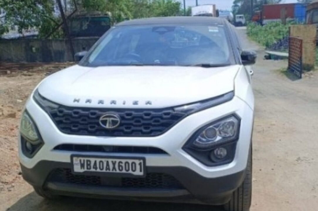 Dhanbad के मैथन में जांच के क्रम में कार से मिले लाखों के कैश 