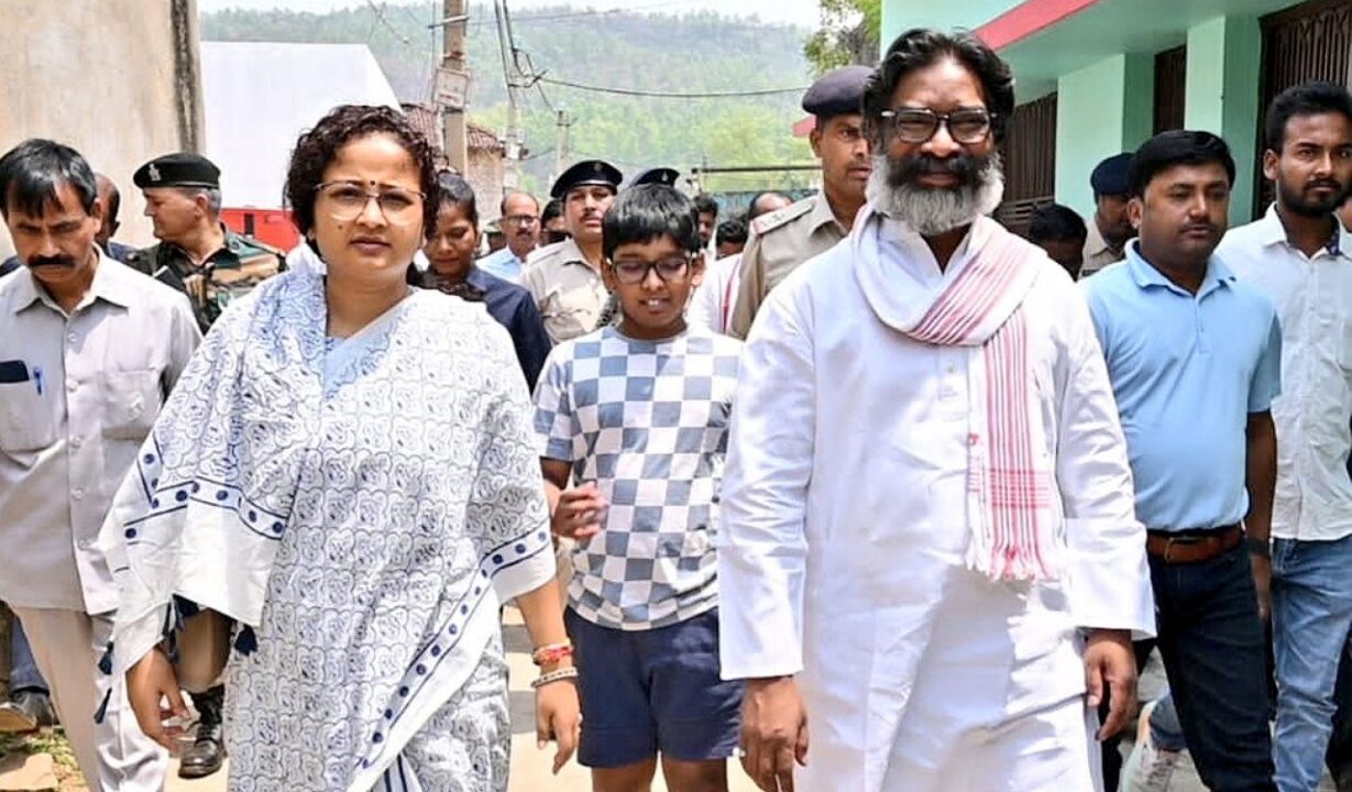 Jharkhand CM हेमंत सोरेन व पत्नी कल्पना सोरेन