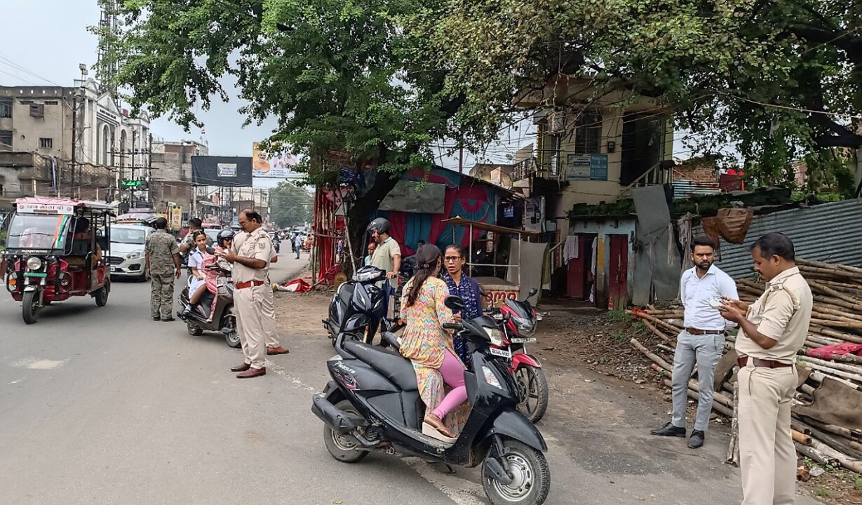 Dhanbad में चलाया गया वाहन जांच अभियान