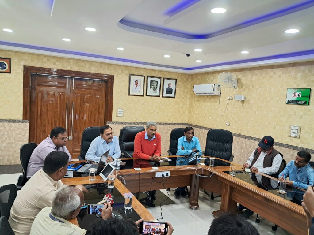 #रेल प्रबंधक कमल किशोर की फ़ाइल फोटो