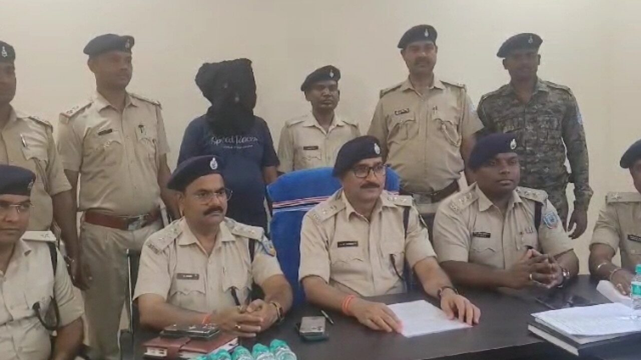 Dhanbad - सुदखोरी की आड़ में बाइक हथियाने वाला शख्स पुलिस की गिरफ्त में