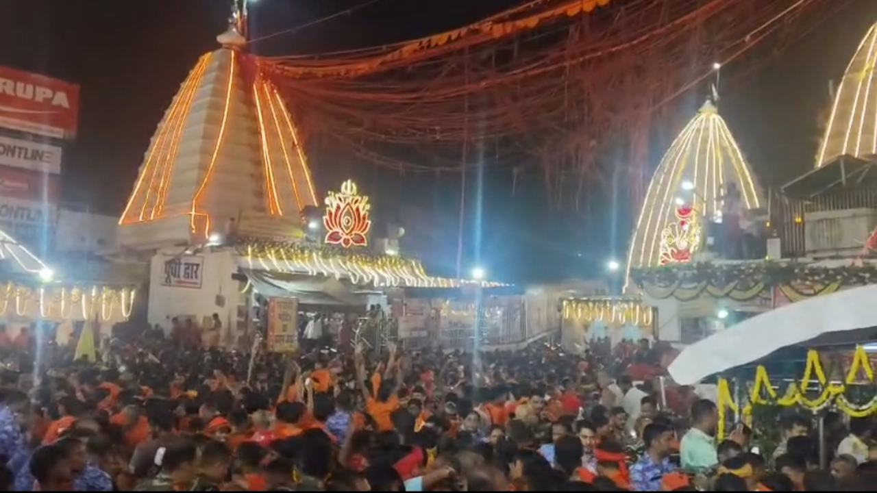 पहली सोमवारी पर देवघर, बाबा बैधनाथ धाम में श्रद्धांलुओं की भीड़